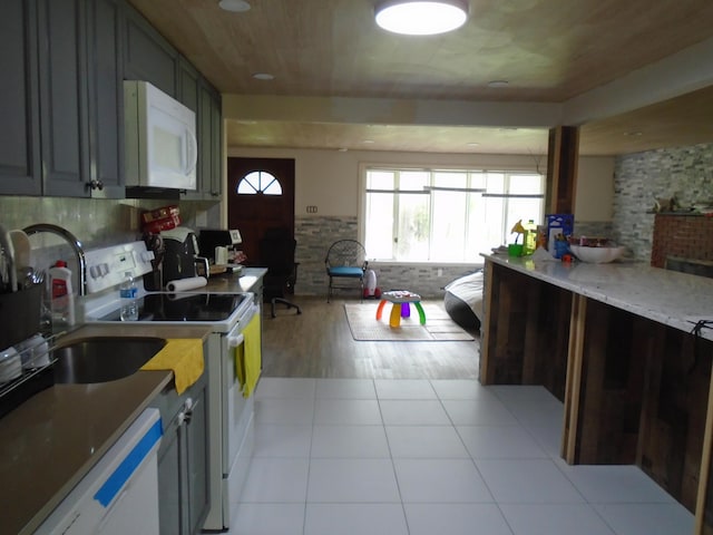 387 N Shore Dr, Albrightsville, PA 18210 - photo 2