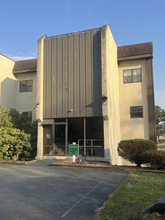 116 Foxfire Dr Unit 105, Mount Pocono, PA 18344 - view of property with uncovered parking
