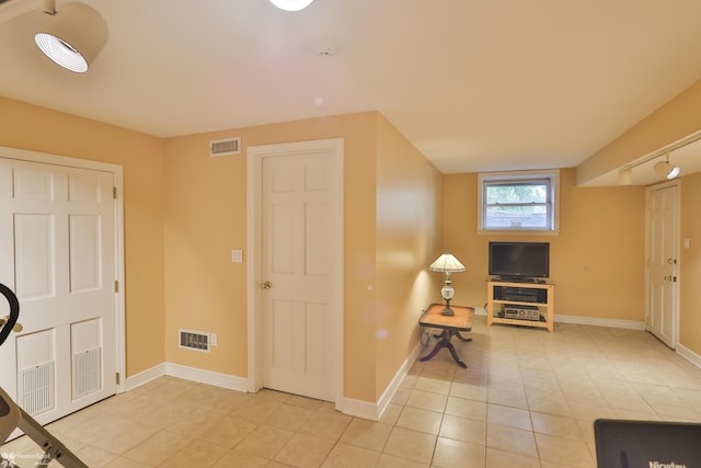 2711 Main St, Bethlehem, PA 18017 - entrance foyer featuring light tile patterned flooring and baseboards