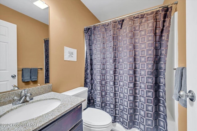 full bath featuring toilet, vanity, and a shower with curtain