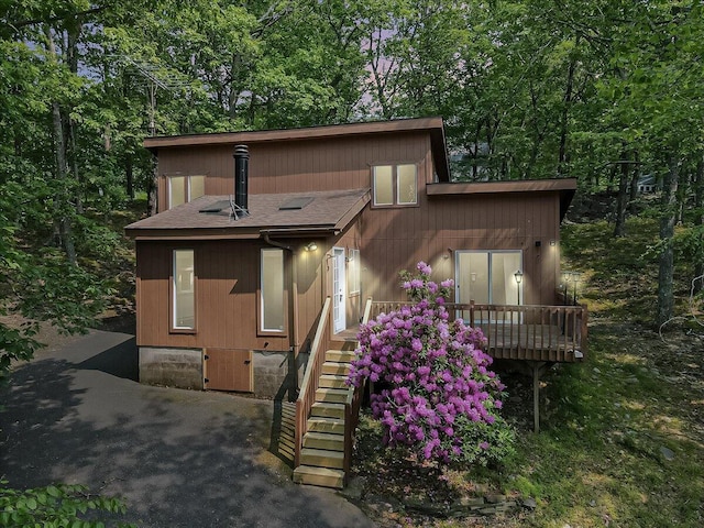 5015 Woodbridge Dr E, Bushkill, PA 18324 - view of front facade with a shingled roof and stairs