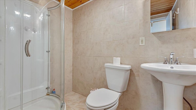 5015 Woodbridge Dr E, Bushkill, PA 18324 - full bath with a shower stall, toilet, a sink, and wooden ceiling
