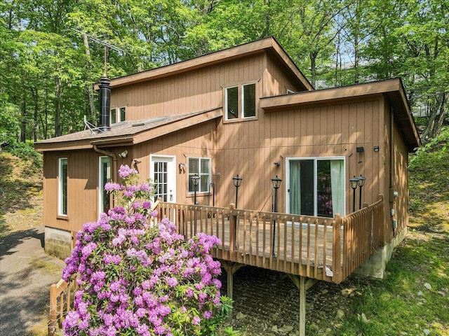 5015 Woodbridge Dr E, Bushkill, PA 18324 - rear view of property featuring a wooden deck