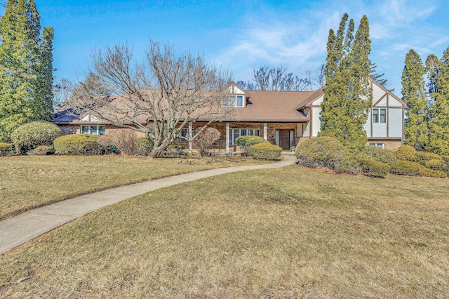 view of front of house featuring brick siding and a front lawn