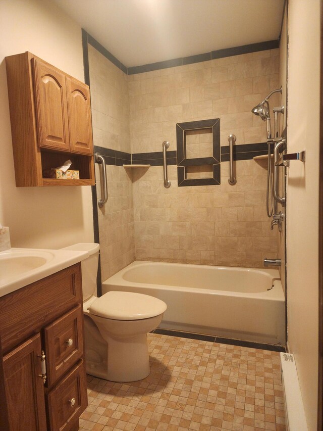 166 Applewood Dr, Swiftwater, PA 18370 - unfurnished room featuring a baseboard heating unit, wood finished floors, and baseboards