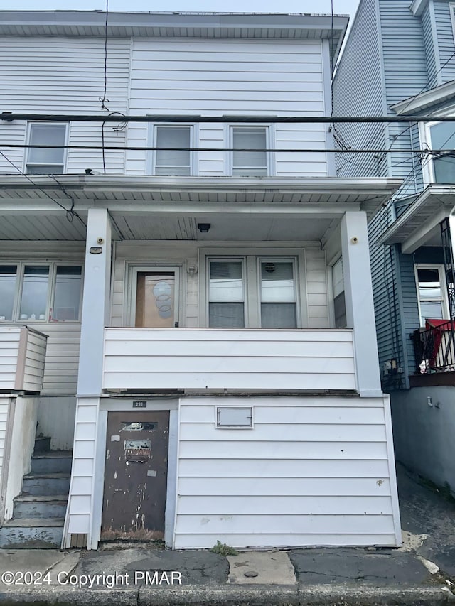 view of front facade featuring a porch and a balcony