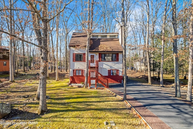 view of front of house with a front yard