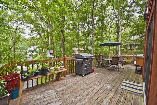 118 Sussex Ct, Bushkill, PA 18324 - wooden terrace featuring outdoor dining area and a grill