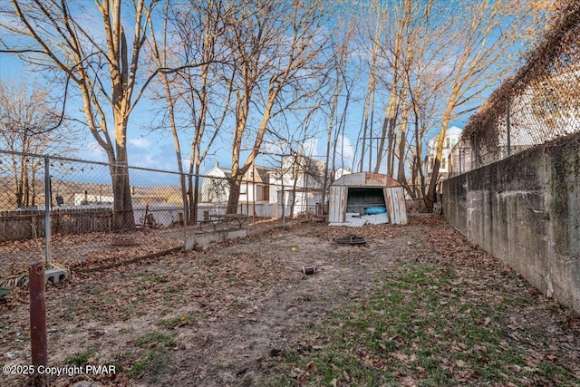 view of yard featuring an outbuilding and fence