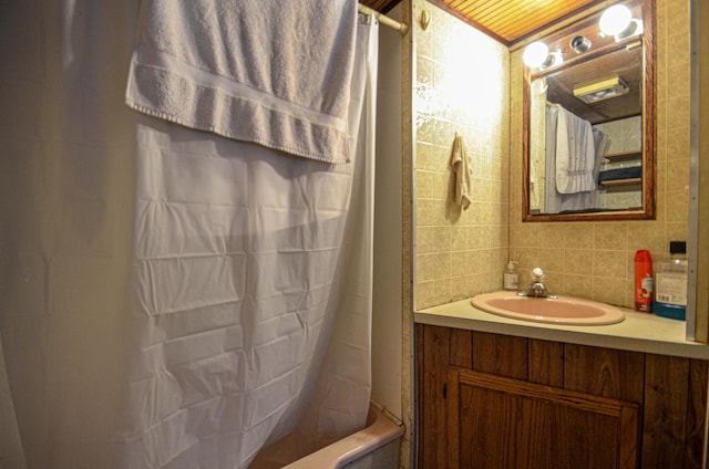 bathroom featuring backsplash and vanity