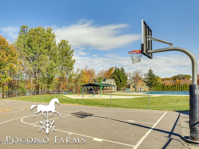 202 Palomino Pl, Tobyhanna, PA 18466 - view of basketball court featuring community basketball court