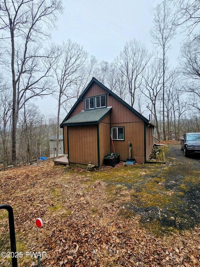 1123 Porter Dr, Bushkill, PA 18324 - view of side of home