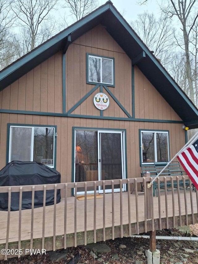 1123 Porter Dr, Bushkill, PA 18324 - rear view of property featuring fence
