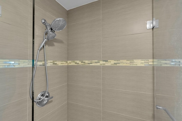 264 Maloney Ln, Tannersville, PA 18372 - interior details featuring tiled shower