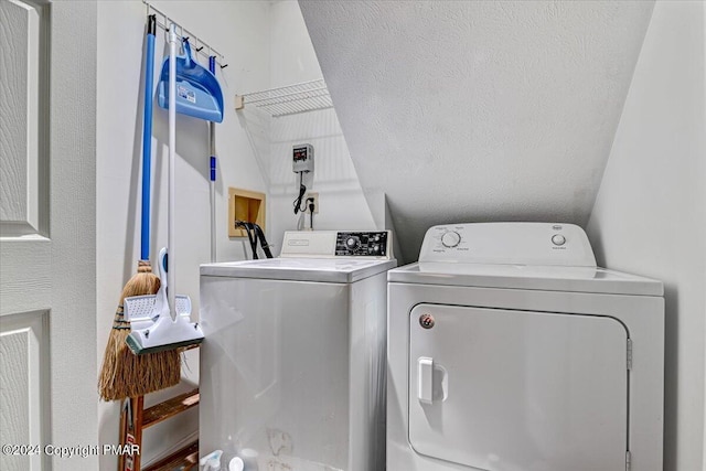 laundry area with laundry area, independent washer and dryer, and a textured ceiling