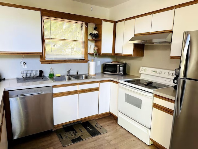 251 Dorchester Dr, Bushkill, PA 18324 - kitchen with stainless steel appliances, under cabinet range hood, white cabinets, light countertops, and light wood-type flooring