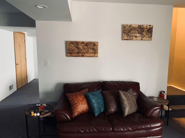 251 Dorchester Dr, Bushkill, PA 18324 - living room featuring carpet flooring