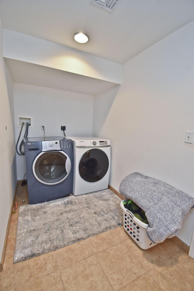 210 Edwin Ln, Stroudsburg, PA 18360 - laundry room with washer and clothes dryer, baseboards, and tile patterned floors