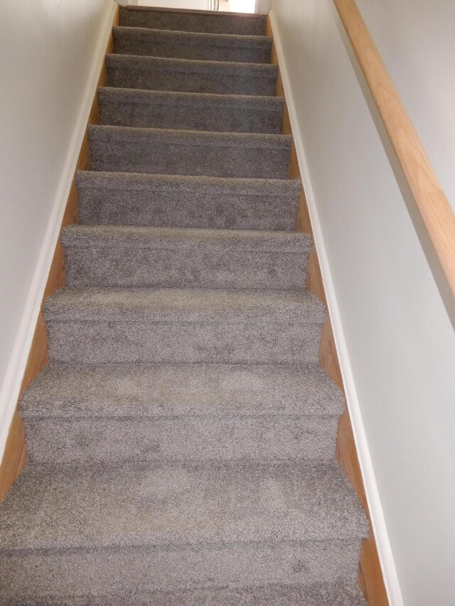 124 Segatti Cir, Bushkill, PA 18324 - view of stairs