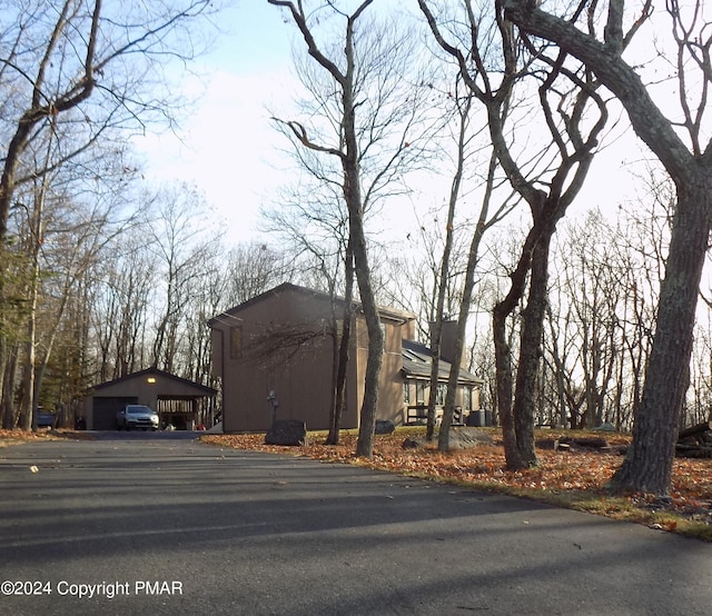 view of side of property with a garage and an outdoor structure