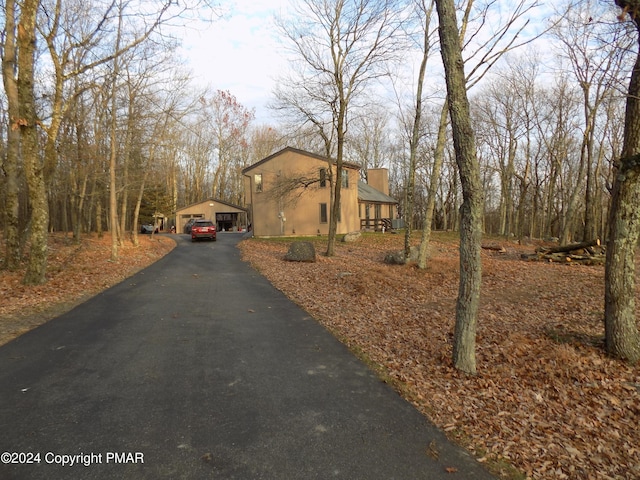 view of front of house featuring an outdoor structure, a garage, and stucco siding