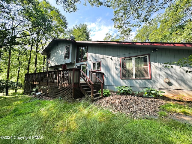 view of front of house featuring a wooden deck