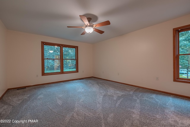 carpeted empty room featuring ceiling fan