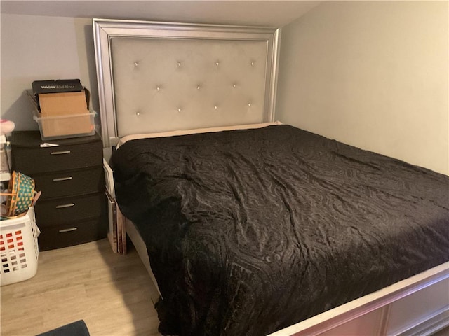 106 Lakota Rd, East Stroudsburg, PA 18302 - bedroom featuring light wood-style floors