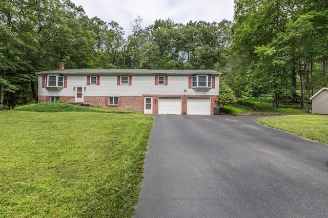4620 Buck Valley Cir E, Stroudsburg, PA 18301 - bi-level home featuring driveway, an attached garage, brick siding, and a front yard
