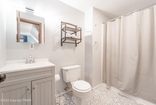 full bathroom featuring a shower with curtain, toilet, tile patterned flooring, baseboards, and vanity