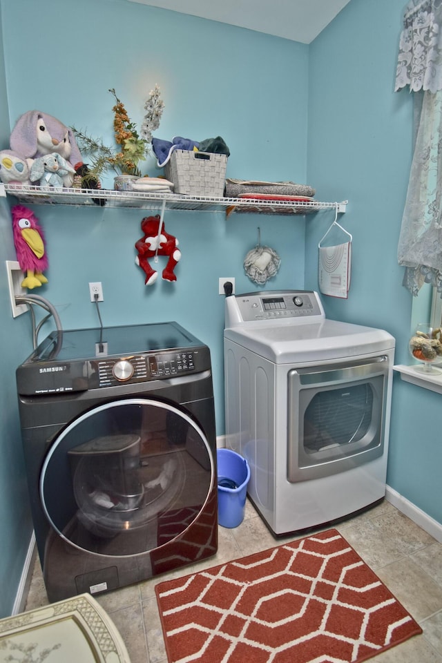 603 Washington Xing, East Stroudsburg, PA 18301 - laundry room featuring independent washer and dryer and baseboards