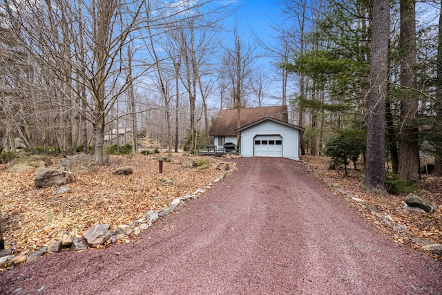 130 Sweet Briar Rd, Pocono Pines, PA 18350 - view of side of home featuring asphalt driveway