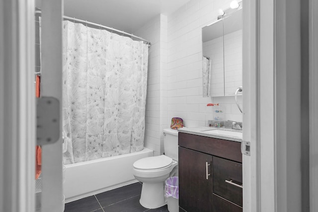 1900 Horseshoe Bnd, Tobyhanna, PA 18466 - full bath featuring tile patterned floors, vanity, shower / bath combo, and tile walls