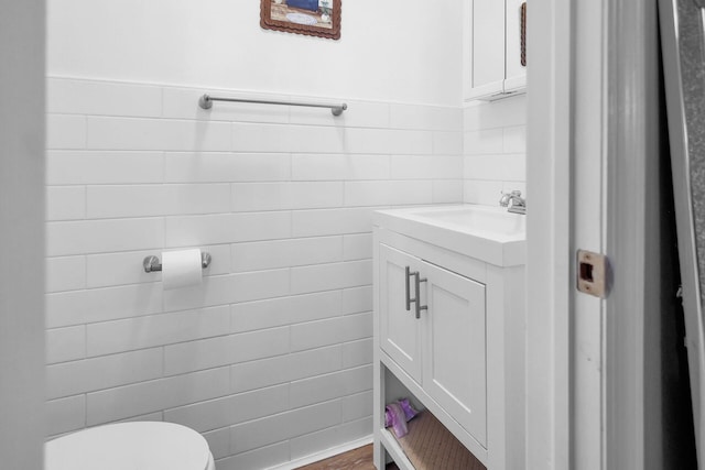 1900 Horseshoe Bnd, Tobyhanna, PA 18466 - bathroom featuring tile walls and vanity
