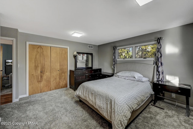 bedroom with carpet flooring