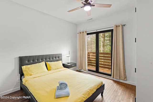 bedroom featuring visible vents, ceiling fan, baseboards, and hardwood / wood-style flooring