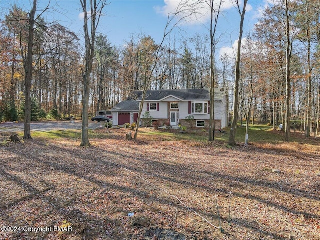 view of front of house with a garage and driveway