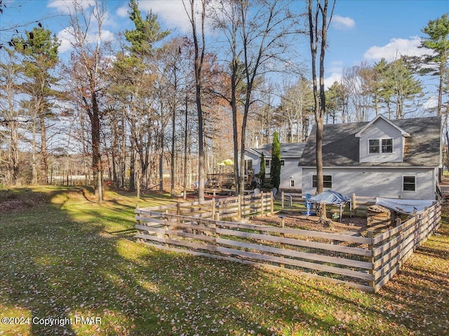 view of yard featuring fence