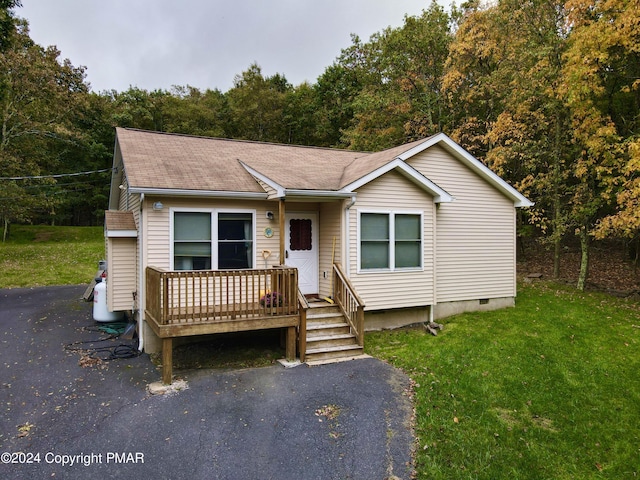 view of front of home with crawl space and a front lawn