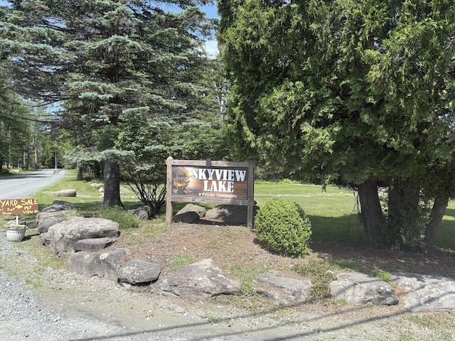 SKYVIEWLAKE Redwood Dr, Greentown, PA 18426 - community sign with a lawn
