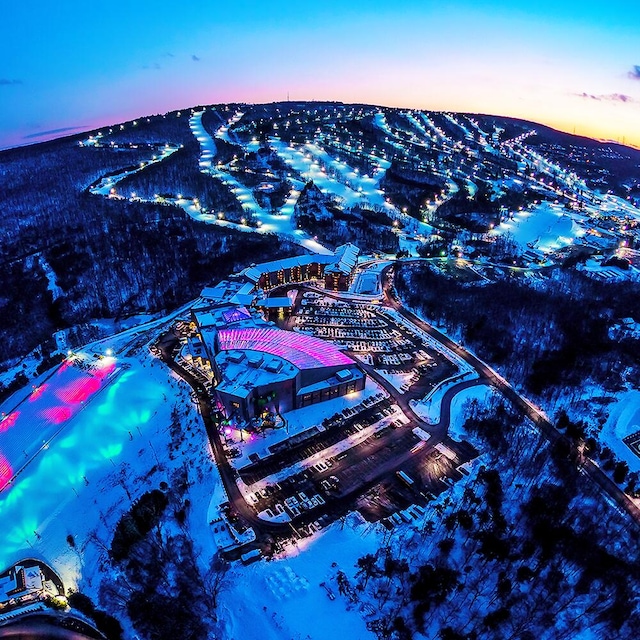 view of aerial view at dusk