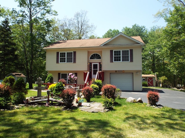 115 Gap View Rd, Milford, PA 18337 - split foyer home featuring asphalt driveway, a garage, and a front yard