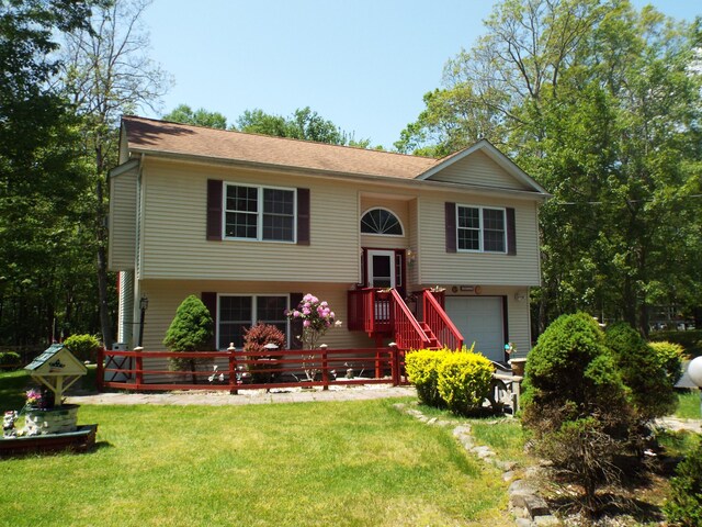 115 Gap View Rd, Milford, PA 18337 - bi-level home featuring a garage