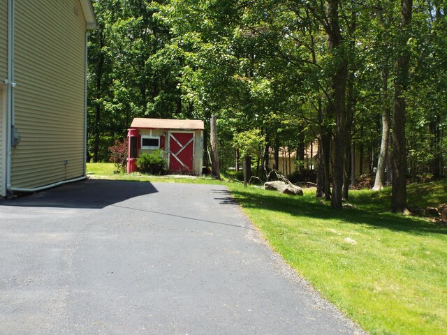 115 Gap View Rd, Milford, PA 18337 - exterior space featuring a storage unit and driveway