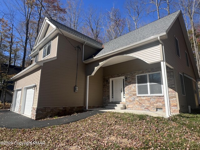 Listing photo 2 for 269 Wyalusing Dr, Pocono Lake PA 18347