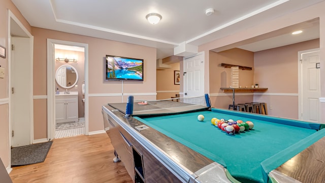 recreation room featuring baseboards and light wood-style flooring