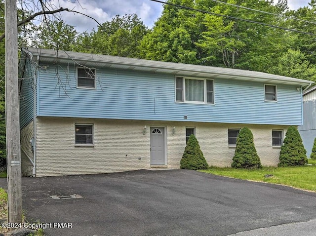 7266 Long Pine Dr, Tobyhanna PA, 18466, 6 bedrooms, 2 baths house for sale