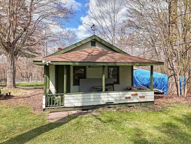 253 Thomas Rd, Blakeslee, PA 18610 - bungalow-style house featuring a shingled roof, a chimney, and a front lawn