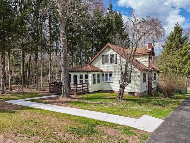 253 Thomas Rd, Blakeslee, PA 18610 - traditional-style house featuring a chimney, a front lawn, and a deck