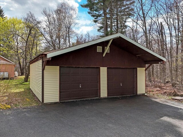 253 Thomas Rd, Blakeslee, PA 18610 - view of detached garage